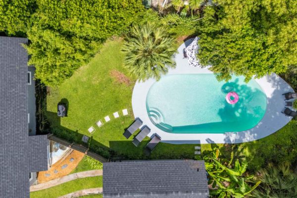 *Dancy Street Dream*- POOL, WIFI, W/D, BIG YARD
