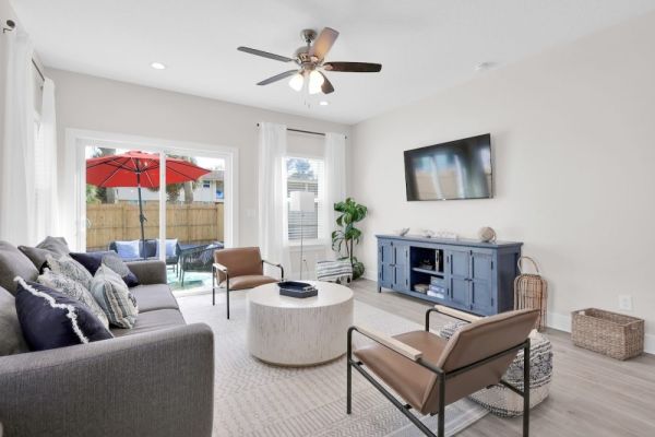 “Luxury Beach Escape”- Grill, Fenced Yard, Patio