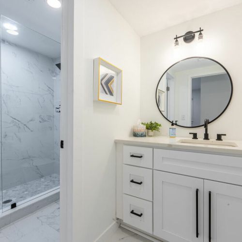 guest room bathroom