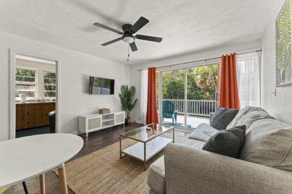 “Seaside Escape” block from the Beach, Grill