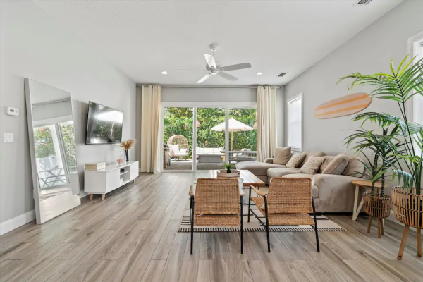 Luxe at Le Beach | Sleeps 12, Spacious, WIFI, TV