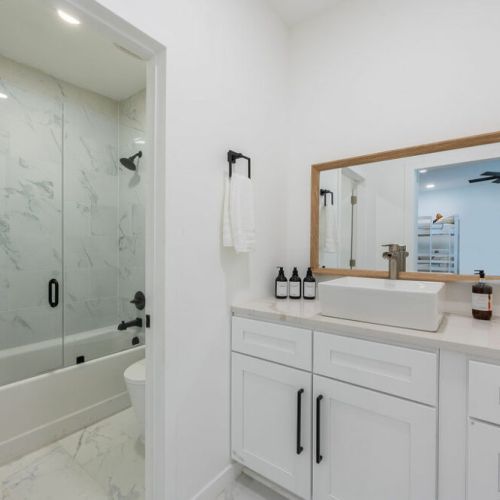 twin bed bathroom