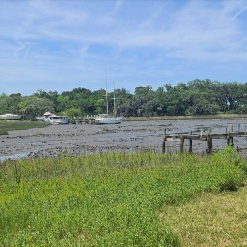 Walking distance to Oyster Creek