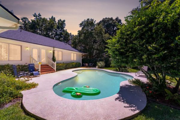 *Mid-Century Mandarin Retreat * – Pool, Sleeps 10